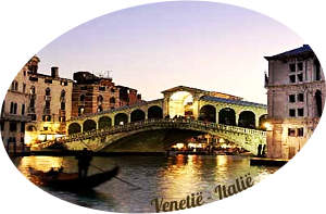 Venetië Italië in de winkels of in de gondels, is en blijft een stad met Romantiek