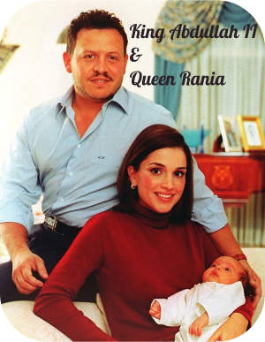 Koning Abdullah II van Jordanië en Koningin Rania, met in haar armen Prinses Salma