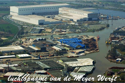 luchtopname van de Meyer Werft in Papenburg