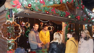 de Londense Kerstmarkt van de Southbank Centre Christmas Market met rond 80 traditionele Duitse stijl kerststalletjes