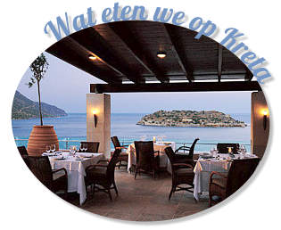 wat eten we op Kreta, romantisch aan tafel met uitzicht op zee, strand en zon