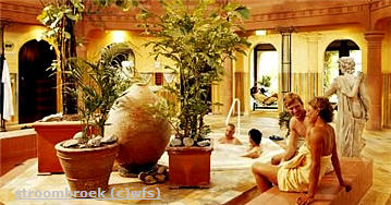 het in Griekse stijl gebouwde sauna- en beautycomplex 'Palestra' voor schoonheidsverzorging