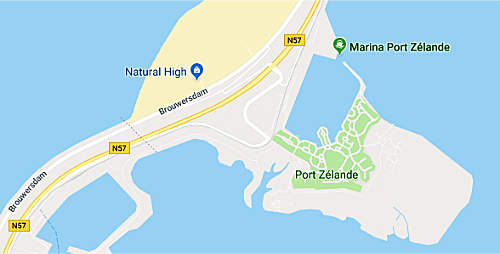 Port Zélande ligt daarentegen ligt als een schiereiland aan de Brouwersdam, Goeree Overflakkee naar Schouwen-Duiveland