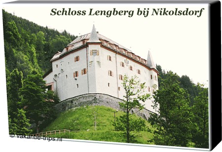 Schloss Lengberg met Nederlandse banden en 15e eeuwse beha in Oost Tirol Oostenrijk